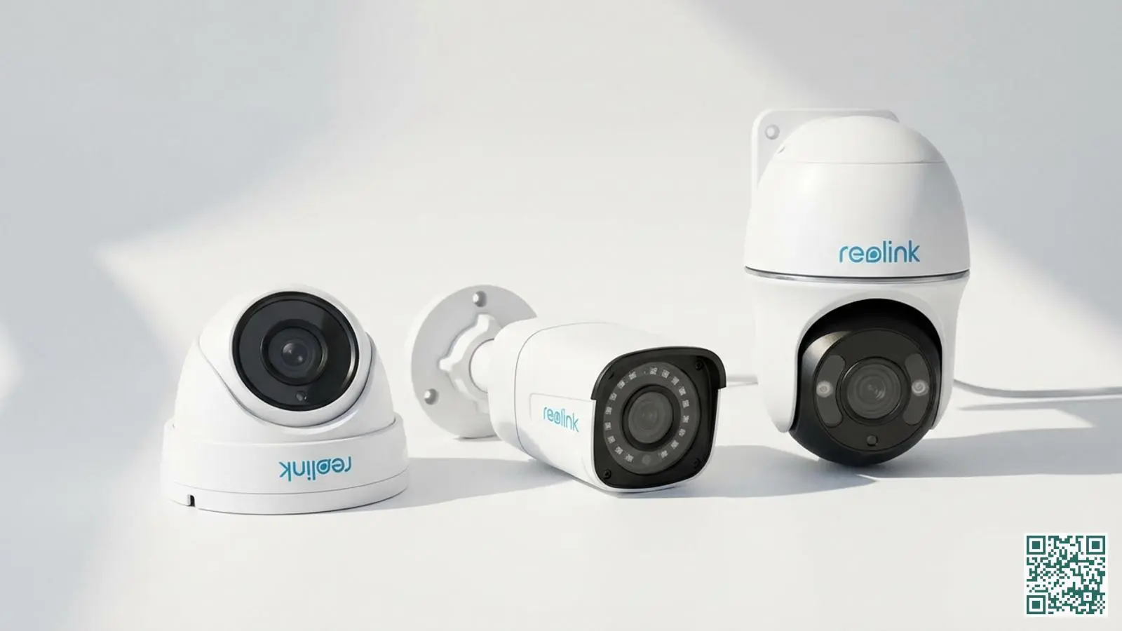 Verschillende Reolink beveiligingscamera modellen waaronder dome bullet en PTZ camera op witte achtergrond